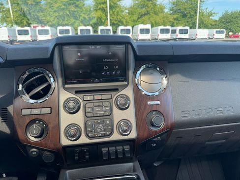Used 2016 Ford F250 Lariat w/ Lariat Ultimate Package AWD/4WD image 12