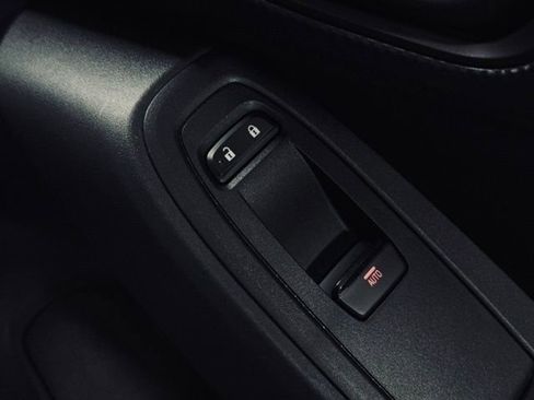 Used 2025 Subaru Crosstrek 2.0i Premium image 16