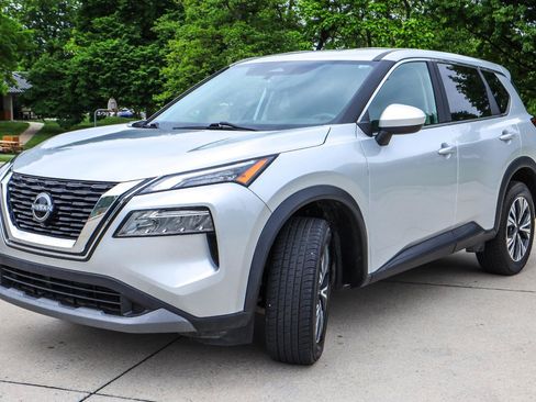 Used 2023 Nissan Rogue SV AWD/4WD image 3