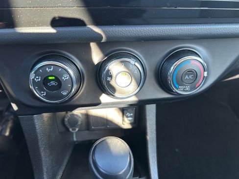 Used 2015 Toyota Corolla L image 21