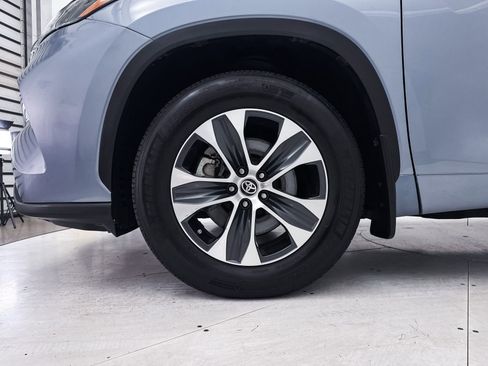 Used 2023 Toyota Highlander XLE FWD image 16