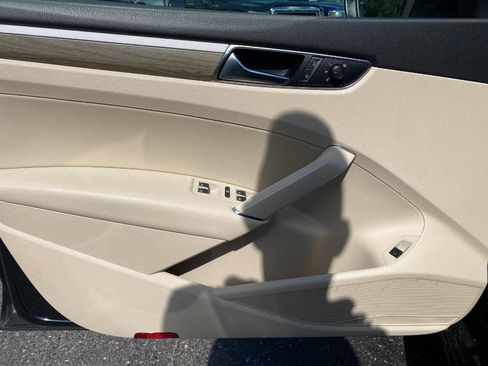 Used 2018 Volkswagen Passat 2.0T SE image 11