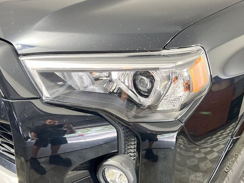 Used 2022 Toyota 4Runner TRD Off-Road Premium AWD/4WD image 12