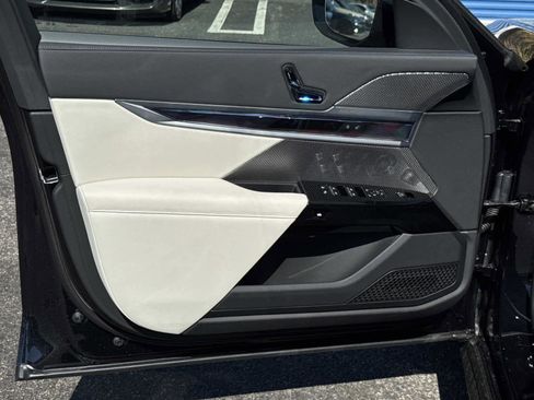 New 2026 BMW 740i xDrive w/ Premium Package image 17