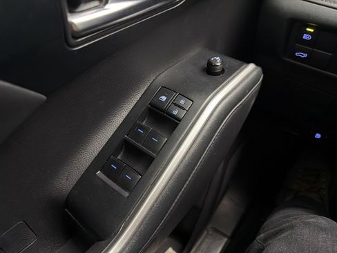 Used 2022 Toyota Highlander XSE FWD image 19