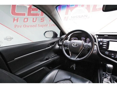 Used 2019 Toyota Camry SE image 6