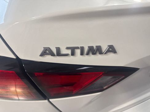Used 2025 Nissan Altima 2.5 SV FWD image 13