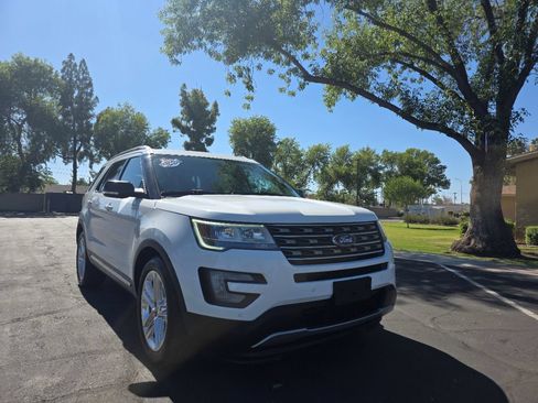 Used 2017 Ford Explorer XLT w/ Equipment Group 202A FWD image 1