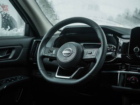 New 2025 Nissan Pathfinder SV image 17