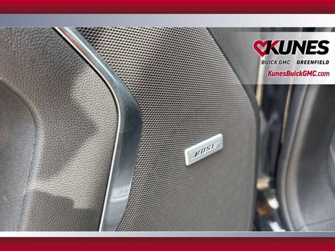 Used 2024 GMC Yukon XL SLT image 13