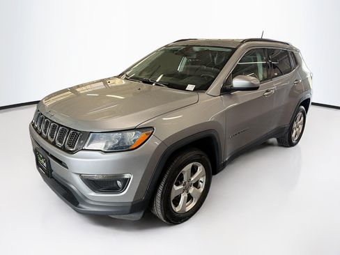 Used 2019 Jeep Compass Latitude w/ Popular Equipment Group AWD/4WD image 3