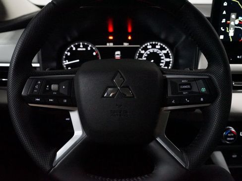 Used 2025 Mitsubishi Outlander SE AWD/4WD image 12