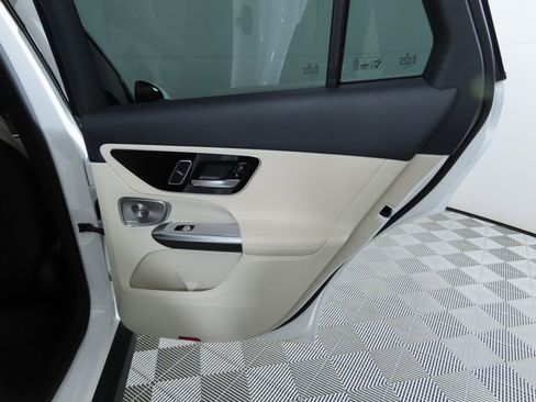 Certified 2025 Mercedes-Benz GLC 300 image 28