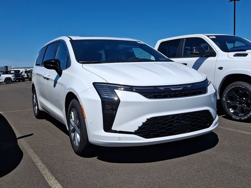 New 2027 Chrysler Pacifica Select AWD/4WD image 1