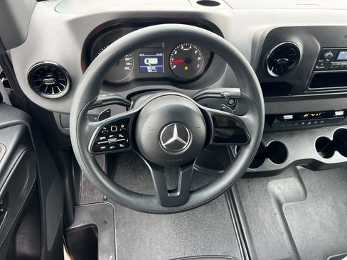 Used 2023 Mercedes-Benz Sprinter 1500 image 12