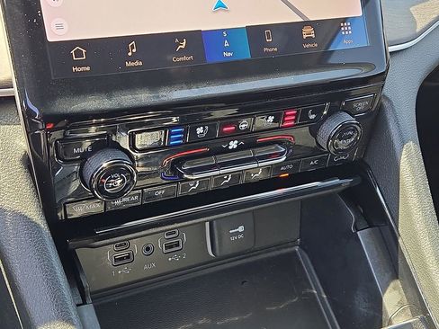 Used 2023 Jeep Grand Cherokee L Limited w/ Luxury Tech Group II image 16