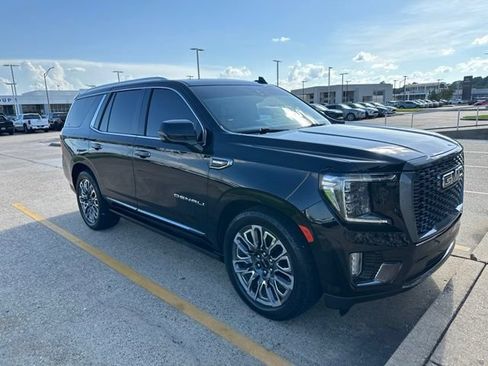 Used 2023 GMC Yukon Denali Ultimate AWD/4WD image 3