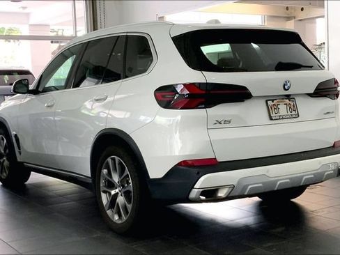 Used 2024 BMW X5 xDrive40i w/ Premium Package AWD/4WD image 5