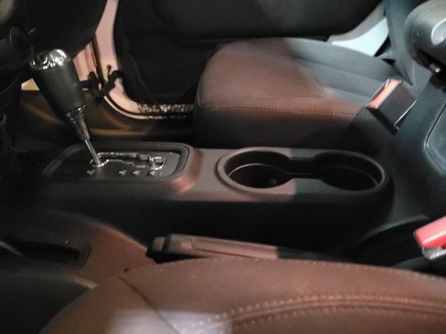 Used 2016 Jeep Wrangler Sport w/ Connectivity Group AWD/4WD image 26