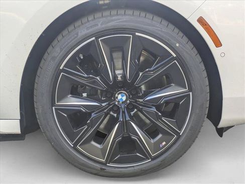 New 2026 BMW i7 M70 w/ Executive Package AWD/4WD image 10