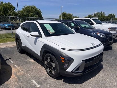 Used 2025 Hyundai Kona SEL FWD image 1