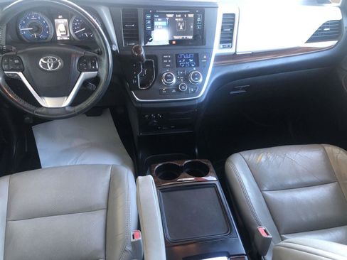 Used 2016 Toyota Sienna Limited Premium image 10