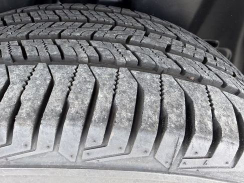 Used 2019 Jeep Cherokee Trailhawk w/ Cold Weather Group AWD/4WD image 36