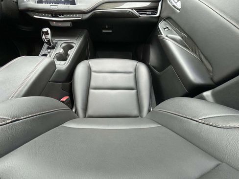 Used 2021 Cadillac XT4 Sport image 14