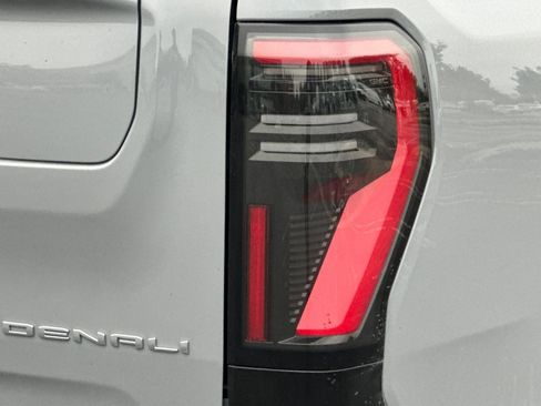 Used 2025 GMC Sierra EV Denali image 49