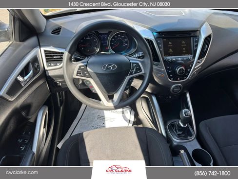 Used 2016 Hyundai Veloster FWD image 16