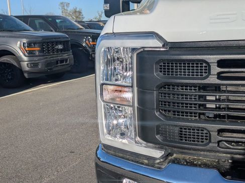 New 2026 Ford F350 4x4 Crew Cab DRW Super Duty image 10