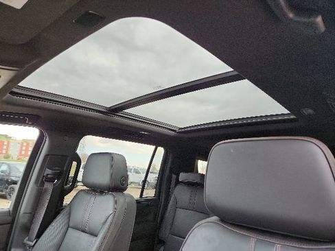 Certified 2024 Chevrolet Suburban RST w/ Luxury Package AWD/4WD image 34