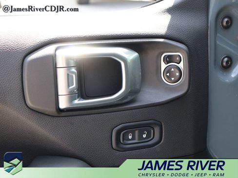 Used 2024 Jeep Wrangler Unlimited Sahara w/ Technology Group AWD/4WD image 20