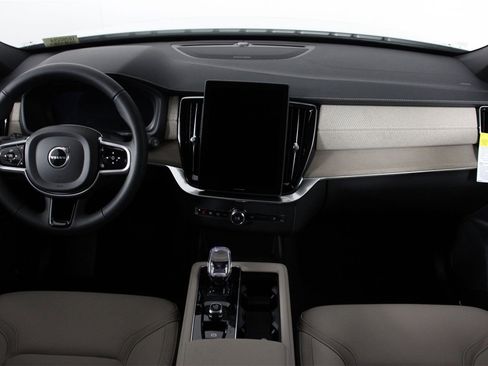 New 2026 Volvo XC90 B6 Plus w/ Protection Package Premier image 5