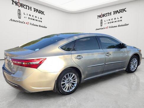 Used 2018 Toyota Avalon Limited FWD image 5