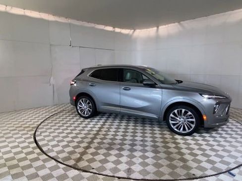 Used 2025 Buick Envision Avenir AWD/4WD image 2