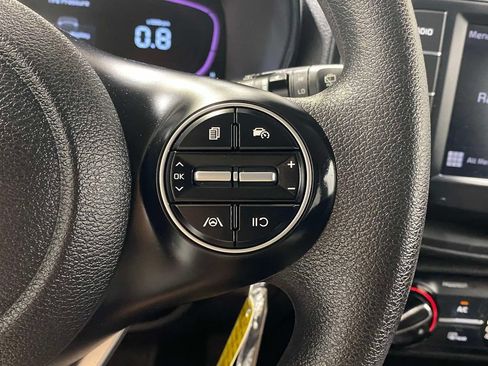 Used 2025 Kia Soul LX w/ LX Technology Package FWD image 22