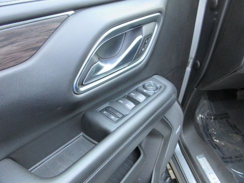Used 2021 Chevrolet Suburban Z71 AWD/4WD image 32