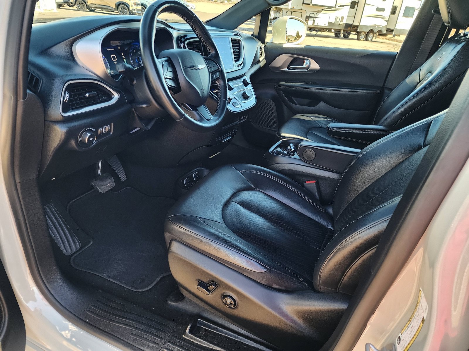 Used 2020 Chrysler Pacifica Touring-L AWD/4WD image 16