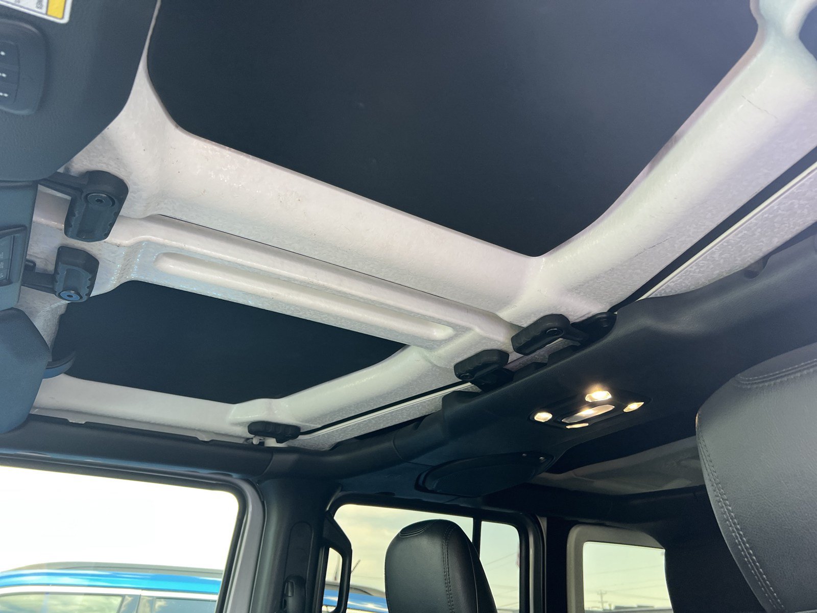 Used 2021 Jeep Wrangler Unlimited Sahara AWD/4WD image 15