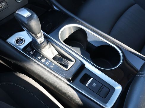 Used 2024 Nissan Altima 2.5 SV image 22