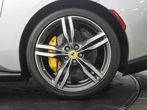 Used 2019 Ferrari Portofino image 35