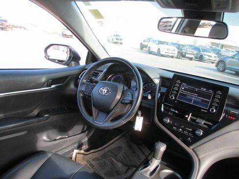 Used 2021 Toyota Camry SE image 16