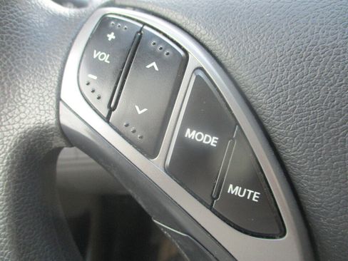 Used 2014 Hyundai Elantra SE w/ Option Group 02 FWD image 31