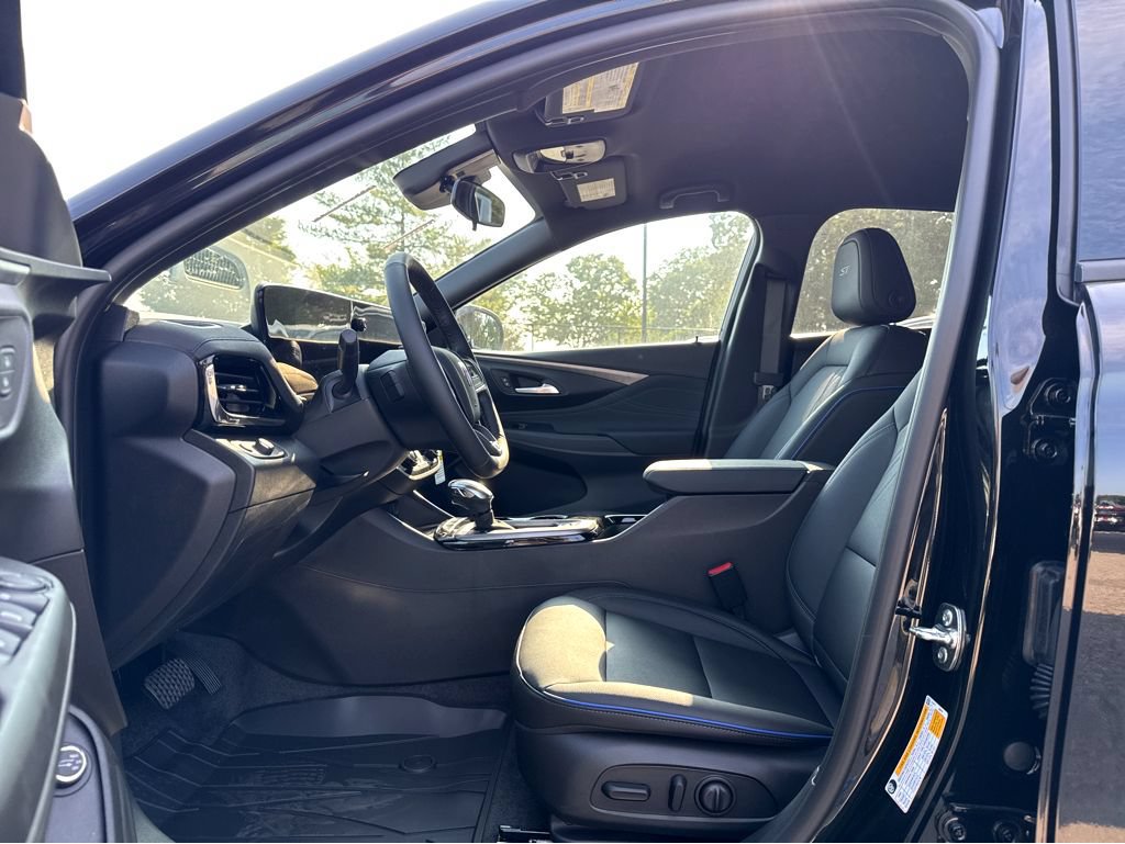New 2026 Buick Envista Sport Touring w/ Convenience I Package FWD image 8