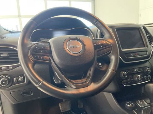 Used 2019 Jeep Cherokee Trailhawk w/ Cold Weather Group AWD/4WD image 14
