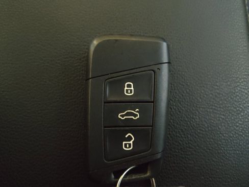 Used 2020 Volkswagen Jetta SE FWD image 32