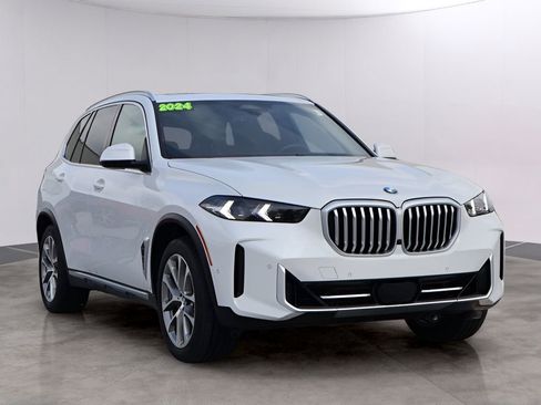 Used 2024 BMW X5 xDrive40i w/ Parking Assistance Package AWD/4WD image 3