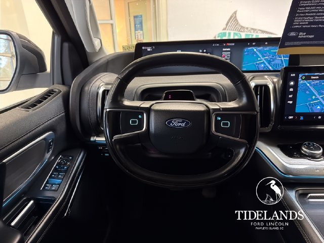 Certified 2025 Ford Expedition Platinum AWD/4WD image 17