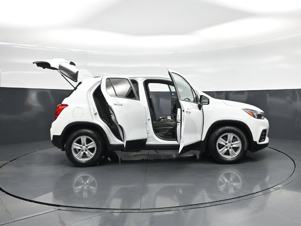 Used 2021 Chevrolet Trax LS w/ Tint and Cruise Package FWD image 5